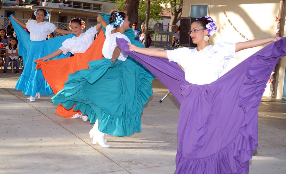 Shown (l-r) are Alissa Hernandez, 14, Erika Olveras, 13, Leslie Galvan, 13, and Cecilia Olveras, 16. 