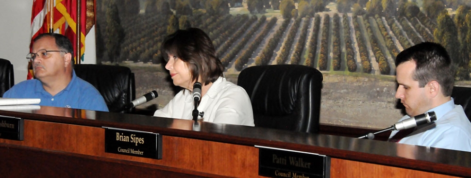 Brooks, Washburn and Sipes look on as Planning Commissioner Vance Johnson resigns.