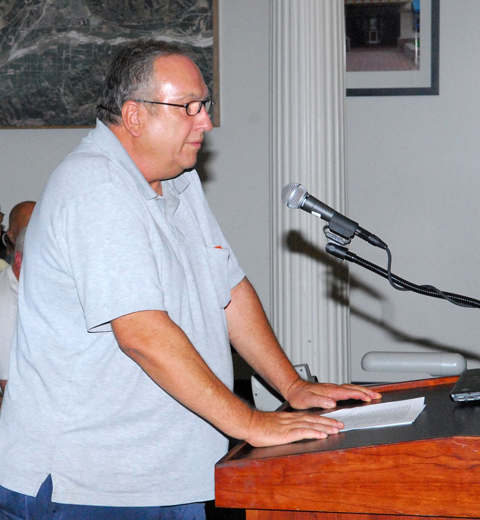 El Dorado resident David Roegner addressed the El Dorado Rent Control issue at Thursday night’s city council meeting. The Fair Rent and Home Ownership Initiative will be the only item on Fillmore’s November ballot.