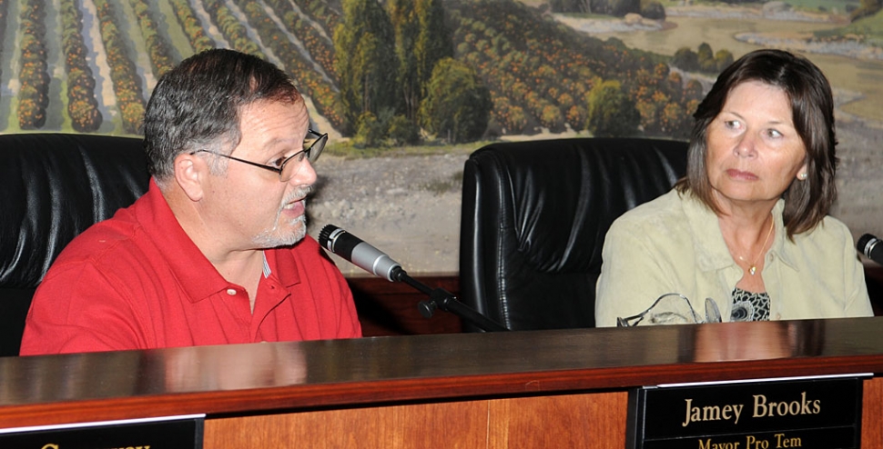 (l-r) Councilmembers Brooks and Washburn