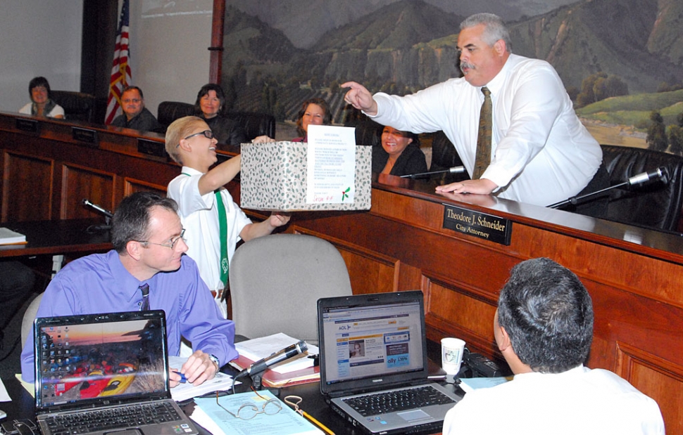 Councilman Steve Conaway makes a cash donation to a Sock-Box, sponsored by Sespe 4-H.