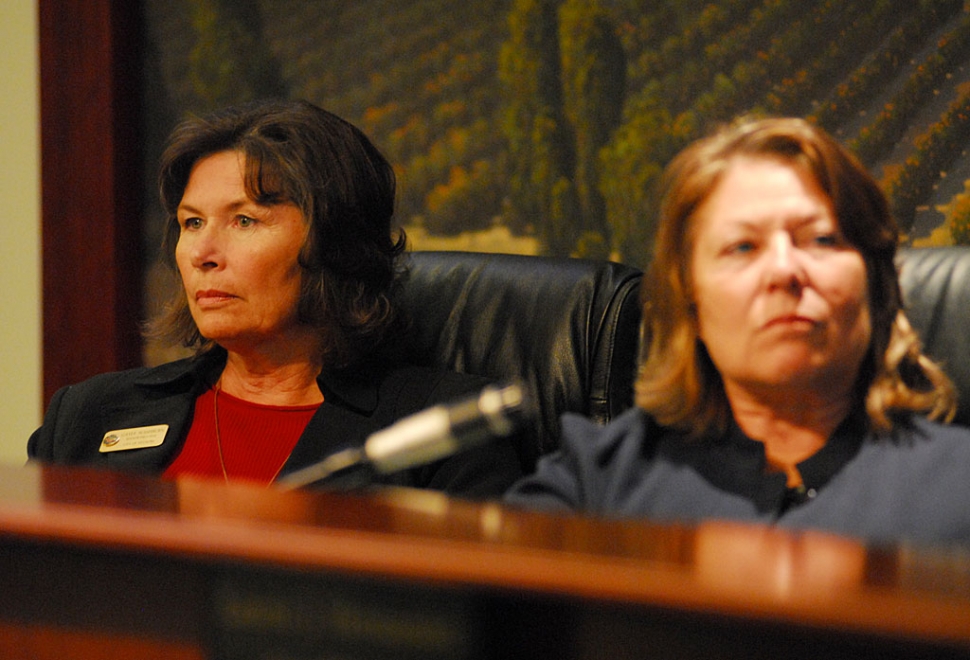 (l-r) Council Members Washburn and Walker watch the required Brown Act Workshop.