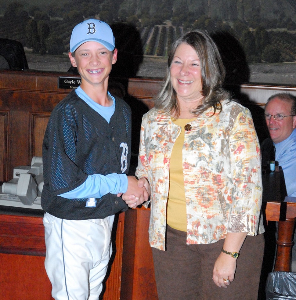 Pictured (l-r) Jonathon Richmond and Mayor Patti Walker. Richmond named the new city park, Two Rivers Park and won $50.