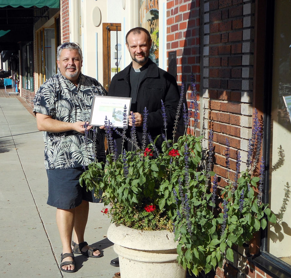 (r-l) Father Artur Gruszka, of St. Francis Of Assisi Catholic Church, receiving a certificate of appreciation from Civic Pride member, Mark Ortega.