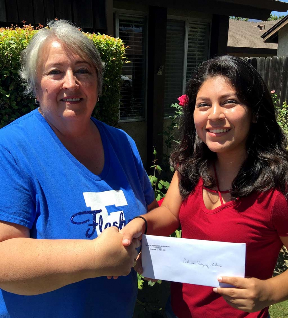 Patricia Vasquez-Cabrera '15 receives her Continuing Education Grant. Patricia is a Sophomore at University of California San Diego. She is Majoring in Urban Studies and Planning. She is on schedule to Graduate in 2019. Congrats Patricia!