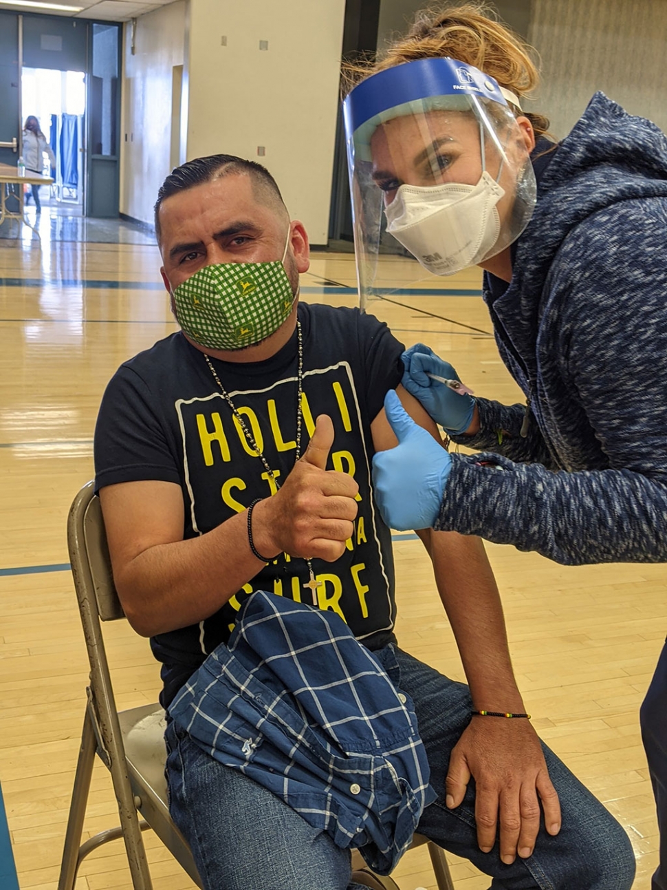 (above) A worker and/or a volunteer giving a vaccine to a farmworker. Sunday, March 14th, over 400 local farmworkers received their Covid-19 vaccination at Fillmore Middle School! A lastminute call for volunteers to assist in this effort, and in a 24-hour period, 15 volunteers helped to register 188 of these farmworkers. It would not have happened without this effort. Thank you, Community, for coming together for the health of our essential farmworker families and congratulations to these newly vaccinated essential workers. Photos courtesy Fillmore City Council Member Christina Villasenors Facebook page.