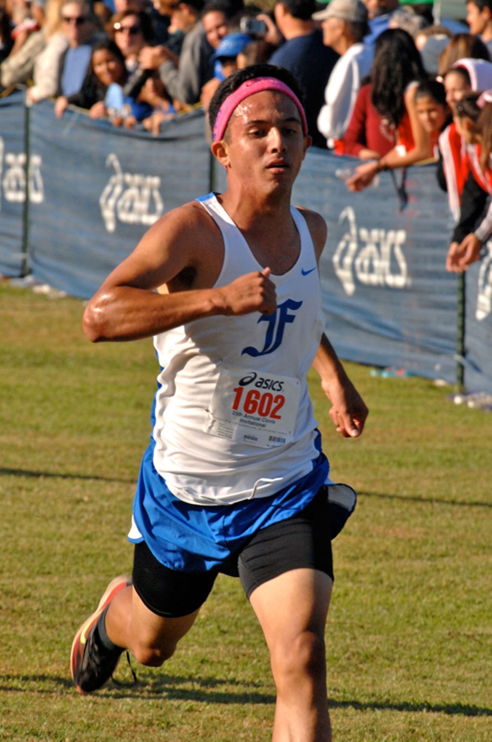 Senior Jesus Mendoza led the Fillmore Flashes at the Clovis Invitational. 