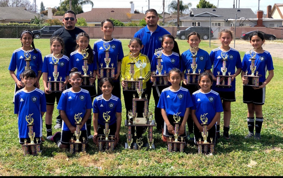 Pictured above is the California United’s 2008 Girls Blue Team Top row l –r: Aciano Mendez (AC), David Vaca (HC) Second row l – r: Valerie Rubio, Leanna Villa, Nathalia Orozco, Lizbeth Mendez, Delila Ramirez, Anel Castillo, Samantha Arias, Jazleen Vaca, Alondra Leon Bottom row l –r: Fiona Cabral, Joelle Rodriguez, Sara Diaz, Danna Castillo, Jiselle Posadas.