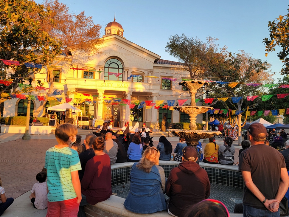 On Tuesday, November 2nd, Fillmore celebrated Dia De Los Muertos in front of City Hall and along Santa Clara Street. Food and shop vendors were set up from 5pm to 9pm. There was live dance and musical performances by Santa Paula Folklorico, Unidos Por La Danza, Luv 2 Dance Studio 1, Xanthe Martinez, Celeste Felix, Oscar Magana, La Lealtad De Nuevo Leon. At 8pm they screened a movie in the park, Disney’s “Coco”, for all to enjoy.