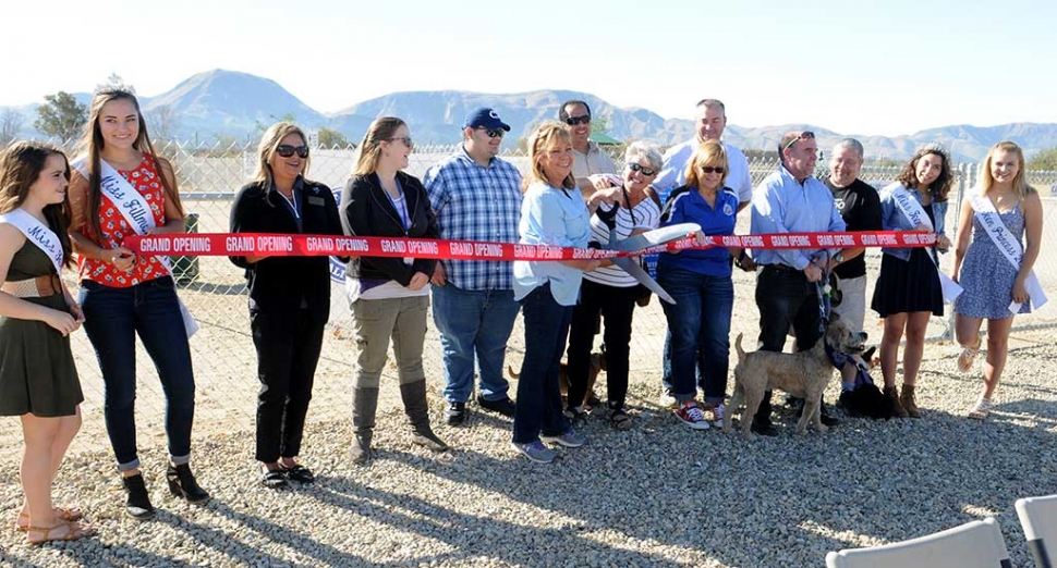 On Saturday, October 28th at 10am a ribbon cutting ceremony was held at Two Rivers Park for the Grand Opening of Fillmore’s new Dog Park. Those who attended were able to enjoy the free giveaways. Fillmore Animal hospital was there to provide vaccinations and microchip installation, and the Santa Paula Animal Rescue was also there to provide on-site adoptions.