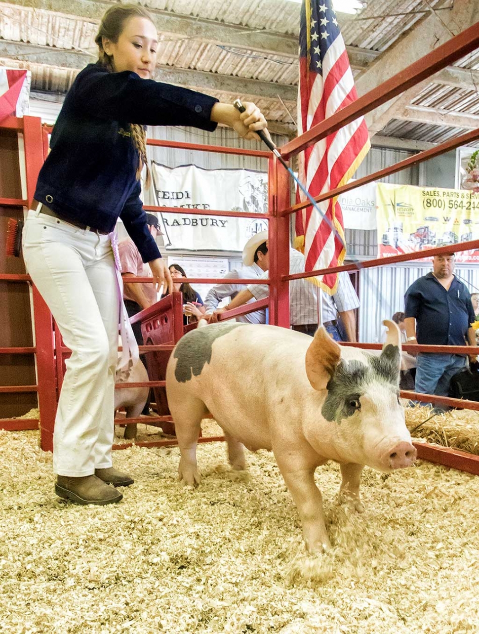 Ryan Nunez and her pig named Boi.