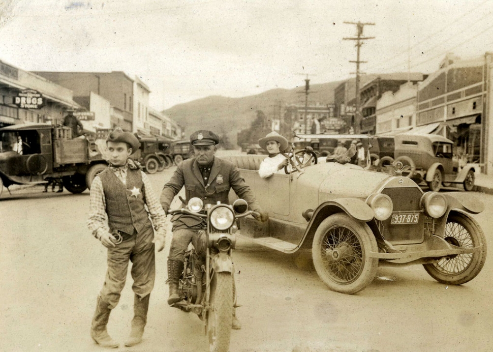 Fillmore Chief of Police Earl Hume with Tom Mix.