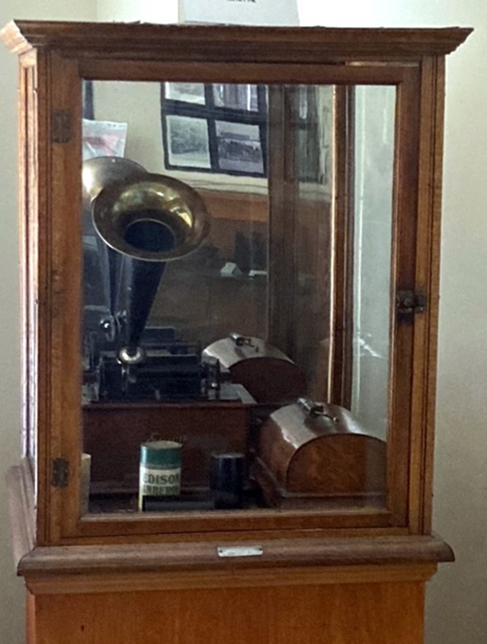 Pictured above is an Edison Cylinder player, the earliest is an Edison “Standard” cylinder player they were popular between 1898 - 1913, there ahs been one in the Museum from after 1908 since it plays a 4-minute cylinder.
