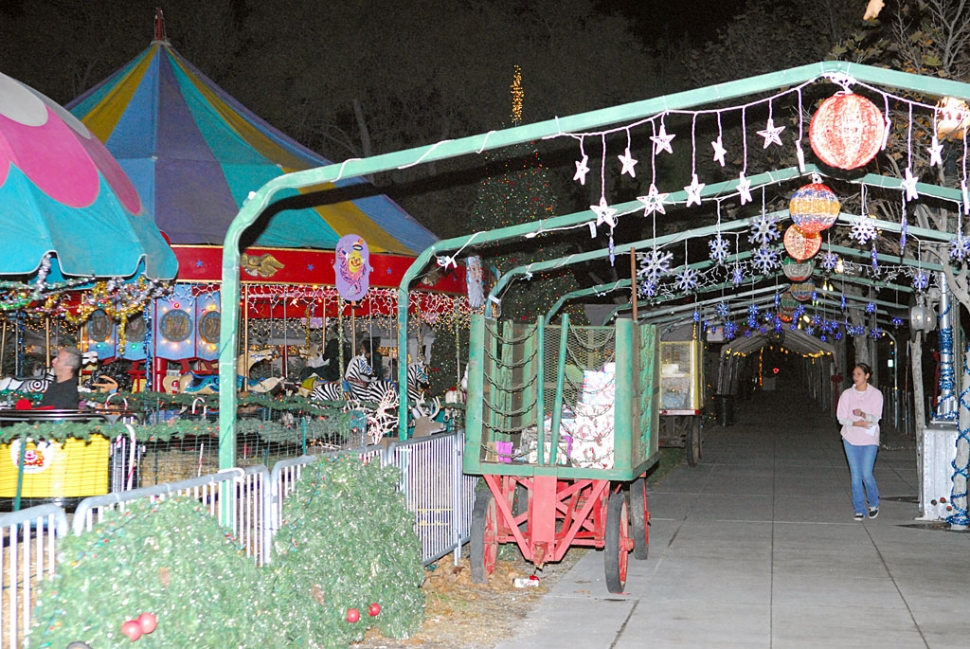 Fillmore & Western Railway brought a lot of Christmas joy to both Fillmore kids and visitors
who come to ride the train. Holiday rides and all kinds of seasonal goodies.