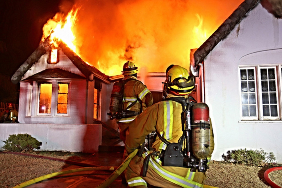 A fire broke out Tuesday morning in the 500 block of Kensington Drive at 3:35am. Fillmore Fire units quickly knocked down the flames in less than an hour. Ventura County and Santa Paula Fire also assisted. The unoccupied house had just been sold and was being readied for remodeling. The fire appeared to be accidental. No injuries were reported. On Tuesday afternoon at approximately 2pm, the fire reignited and Fillmore Fire responded, bringing it under control, see photos below. Photo courtesy Sebastian Ramirez.