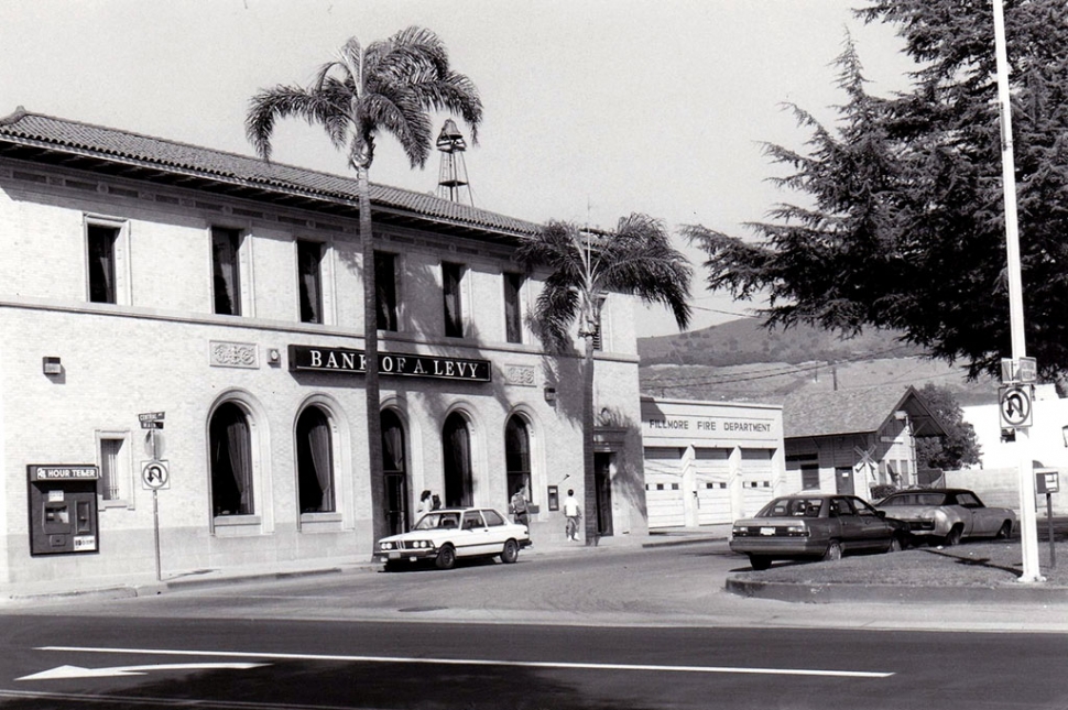 Same Building but now Bank of A. Levy.