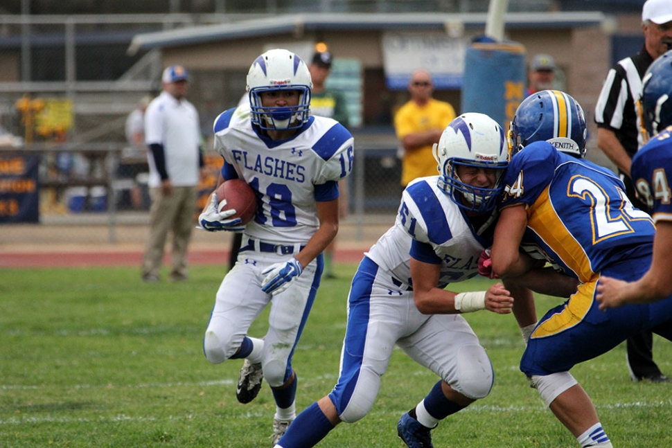 J.V. #16 Soul Santa Rosa gets a first down and a block from #61 Isaacs Cody