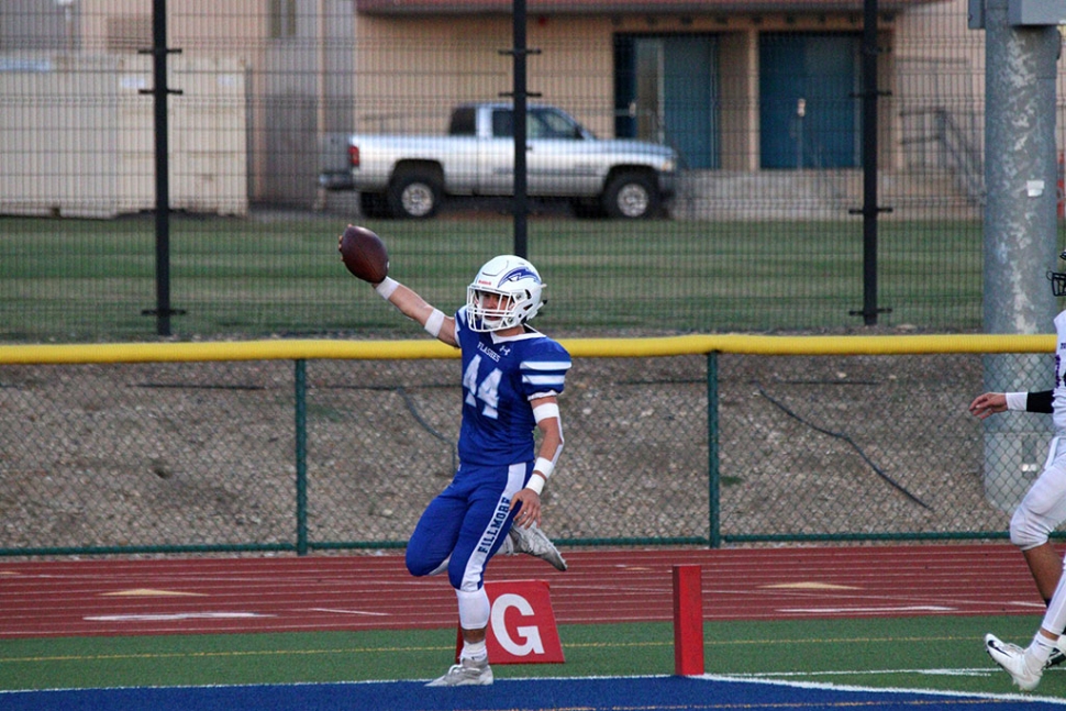 Last Friday, September 6th the Fillmore Flashes improved their record to 3-0 with a 55-0 win against Desert high school. Special teams played a huge role for the Flashes, as they blocked two punts for touchdowns, recovered by seniors Juan Gallegos and Dylan Crawford respectively. Defensively, seniors Nick Herrera and Dylan Crawford both had interceptions. On offense, senior running back Bryce Nunez had 3 touchdowns on 4 carries for 52 yards and senior receiver Ricky Calderon added 2 catches for 80 yards and a touchdown. Flashes JV played against Paraclete this past Thursday, September 5th and fell short with a final score of 20 – 7. Next week, Friday, September 13th the Flashes Varsity will play at home 7pm vs. La Canada High School and Flashes JV will play Thursday, September 12th vs. La Canada. [Courtesy Coach Sean Miller]