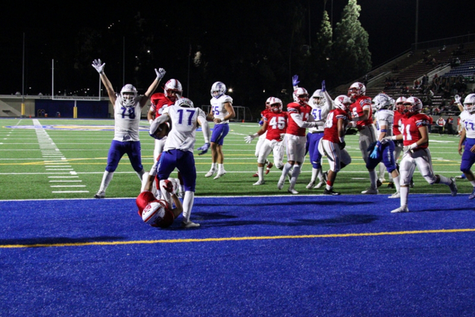 This past Friday, November 4th, the Fillmore Flashes traveled to Santa Ana for the first Round of CIF Playoffs in their division. Unfortunately, after a long hard-fought game, the Flashes fell short with a final score 7–14. Flashes finished their 2022 season 8–3 overall, allowing them to claim the title of Citrus Coast League Champs. Great job Flashes!!! Photos credit Crystal Gurrola.