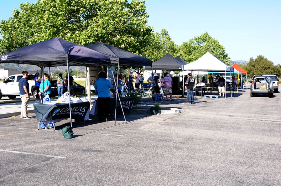 “Feeding the Front Lines” drive-thru food distribution members passed out food to farmworkers and their families in the Fillmore community on Tuesday, April 28th from 4pm– 5pm at Two Rivers Park.