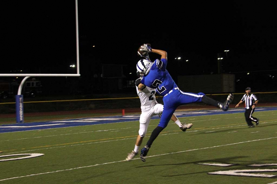 This past Friday October 28th was Fillmore Flashes Homecoming. The Flashes took charge and beat Malibu High School by a whopping 36 points. Final score of the victorious game was Flashes – 42 to Sharks – 6. Saul Santa Rosa rushed for 187 yards with two touchdowns, he also had 7 tackles and 2 recovered fumbles. Christian Cisneros was 9 of 17 for 195 yards passing and one touchdown. George Tarango had 5 catches for 118 yards. Kevin Galvan had 6 pancake blocks on offense and 10 tackles and a fumble recovery on defense. “It was a great homecoming victory for team, they worked hard all week and it showed on the field”- Head Coach Matt Dollar. Photos by Crystal Gurrola.