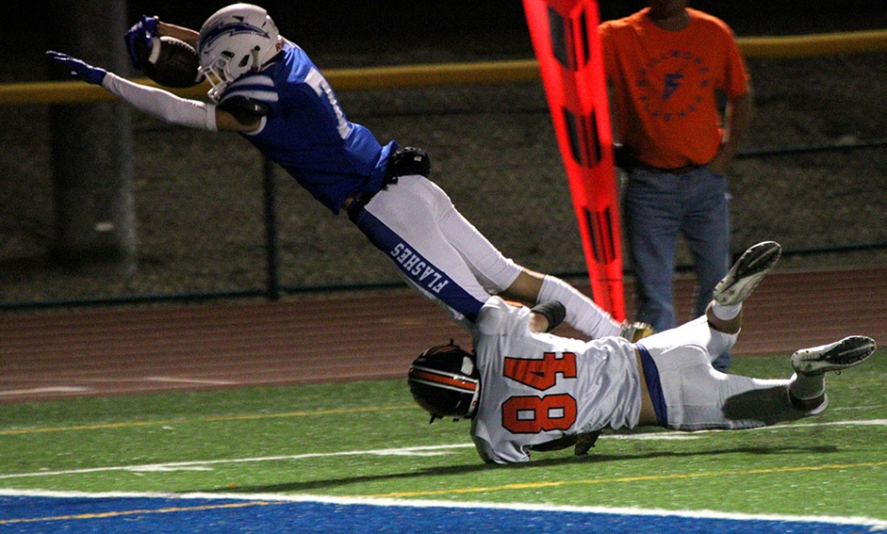 (Above) Fillmore’s #7 Dylan Sierra as he dives into the end zone scoring a touchdown for the Flashes in their playoff game against South Pasadena. The Flashes won in the first round of the CIF playoffs against South Pasadena with a score of 47-27. Senior Quarterback Jared Schieferle led the way on offense with 3 touchdown passes, two of them to junior wide receiver Dylan Sierra. Seniors Ryan Gonzalez and Bryce Nunez also added touchdowns. On defense, the Flashes were led by junior defensive linemen Nick Jimenez who had 4 sacks and a total of 7 tackles. Nick did it all for the Flashes, as he also had a 13 yard rushing touchdown. Seniors Paget Ekelund and Tyler Coart also had strong defensive performances for Fillmore. Next week the Flashes are away at Yorba Linda HS versus Esperanza High School in round 2 of the playoffs. Game will kickoff at 7pm. Submitted by Coach Sean Miller. Photos courtesy Crystal Gurrola.