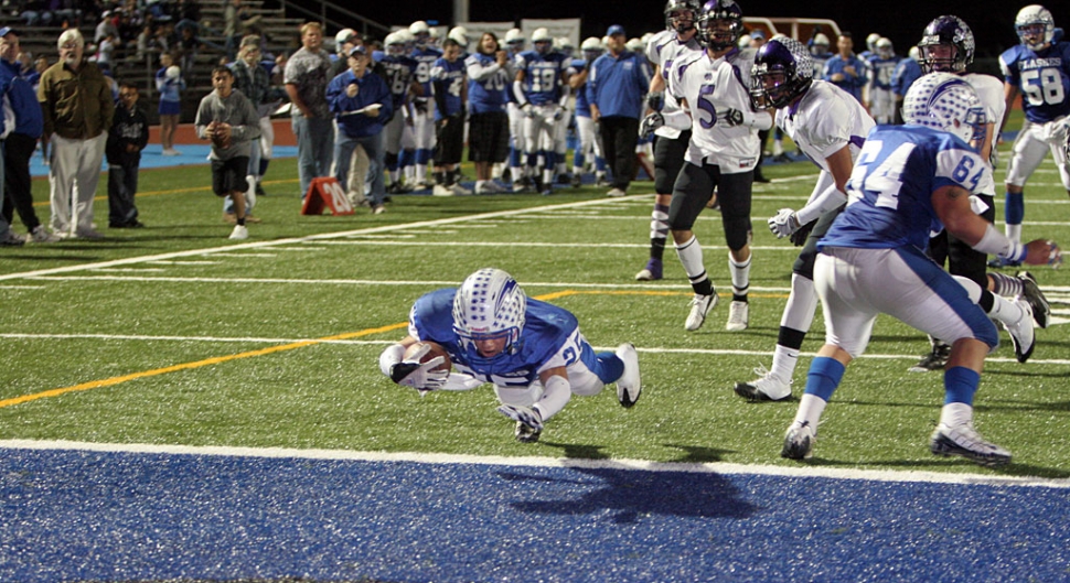 Ralph Sandoval #25 dives into the end zone for a touchdown. Sandoval had 141 rushing yards. Blocking for Sandoval is #64 Jose “Froggy” Estrada. According to Coach Dollar, “Desert was a very good team, this is a big win for us.” Other highlights, Nick Paz had 3 touchdowns and over 130 rushing yards. Flashes beat the Scorpions 48-37. The Flashes play this Friday at home against Brentwood. Game time 7:30 p.m. (Photos by Mike Watson)