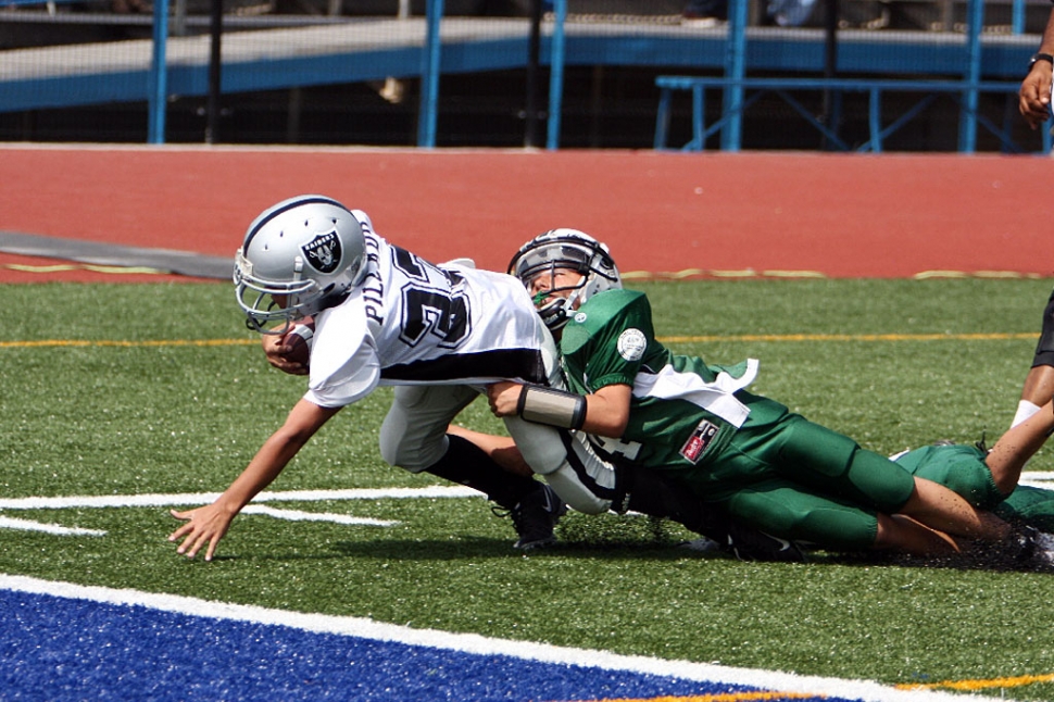 Val Pillado keeps his feet heading into the endzone.