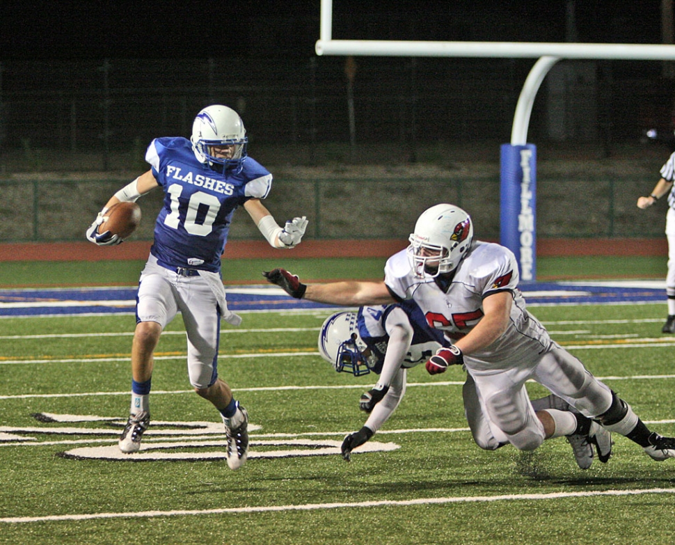 Noah Aguirre #10 runs the ball on a 58 yard interception. Flashes are 3-0 in season they played Bishop Diego last Friday night and beat them 42-3. According to Coach Dollar, The Flashes played strong defense Friday night. Christian Prado had 11 tackles and 2 sacks and a fumble recovery, Froggy Estrada had 50 yard interception return and Noah Aguirre had a 58 yard interception return. Both Nick Paz and Troy Hayes rushed over 100 yards, Nathan Ibarra had 3 rushing touch downs to lead the Flashes past Bishop Diego. “We played great defense and our offensive line did an outstanding job up front” said Coach Dollar. Fillmore plays Kilpatrick this Friday at 7:30 p.m. they are also celebrating homecoming. (All Flashes Football Photos Courtesy Mike Watson)