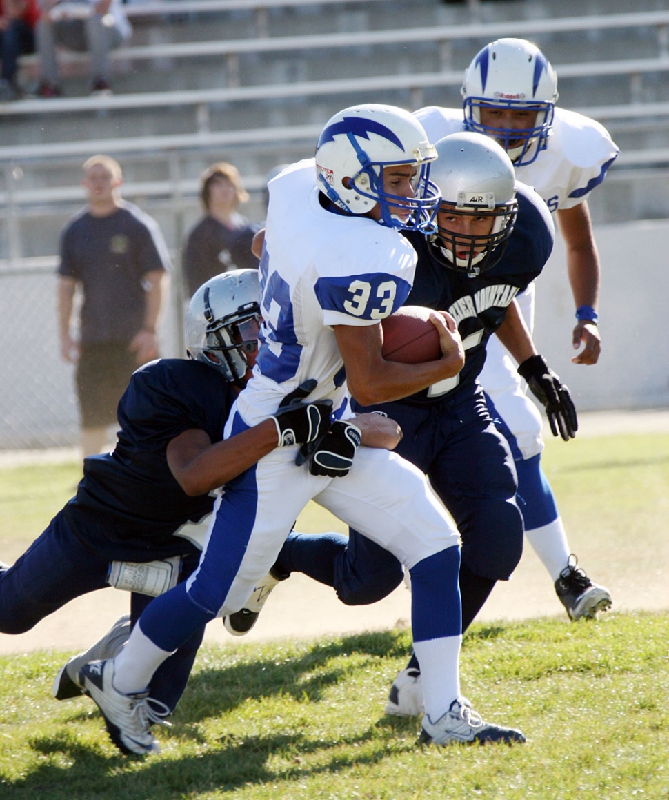 Fillmore beat Frazier Mountain 27 to 14. Val Pillado #33 (above) had two touchdowns, one on a kickoff return for 80 yards. Tyler Esquivel had a touchdown and Noe Magana also had a touchdown. Alex Cervantes and Cameron Rielly played well on defense.