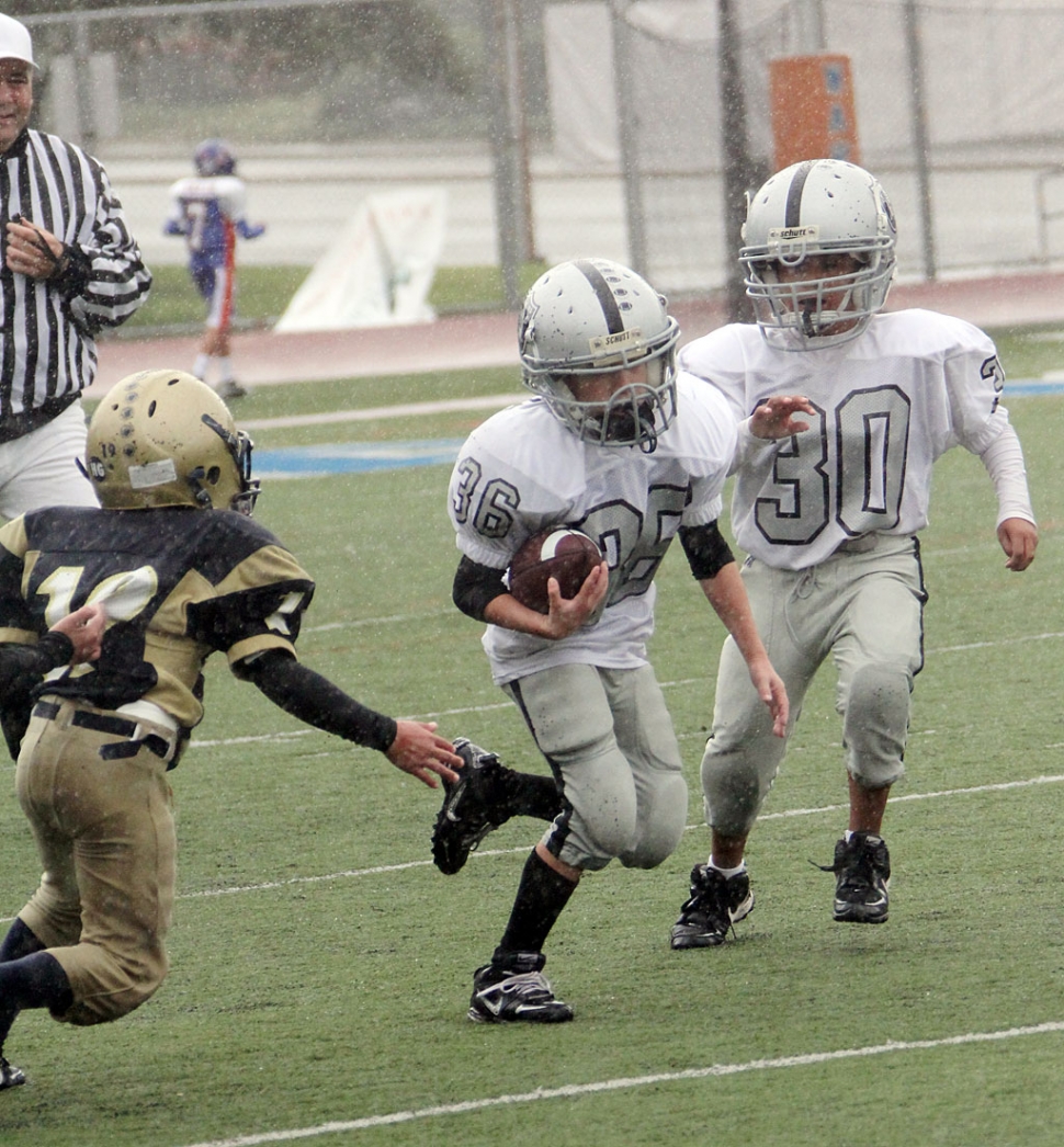 Fillmore Raiders Mighty Mites played last Saturday against the Santa Clarita Wild Cats. They lost 6-20.