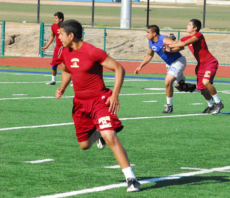 Alex Gaspar breaks away from the Oxnard defense.