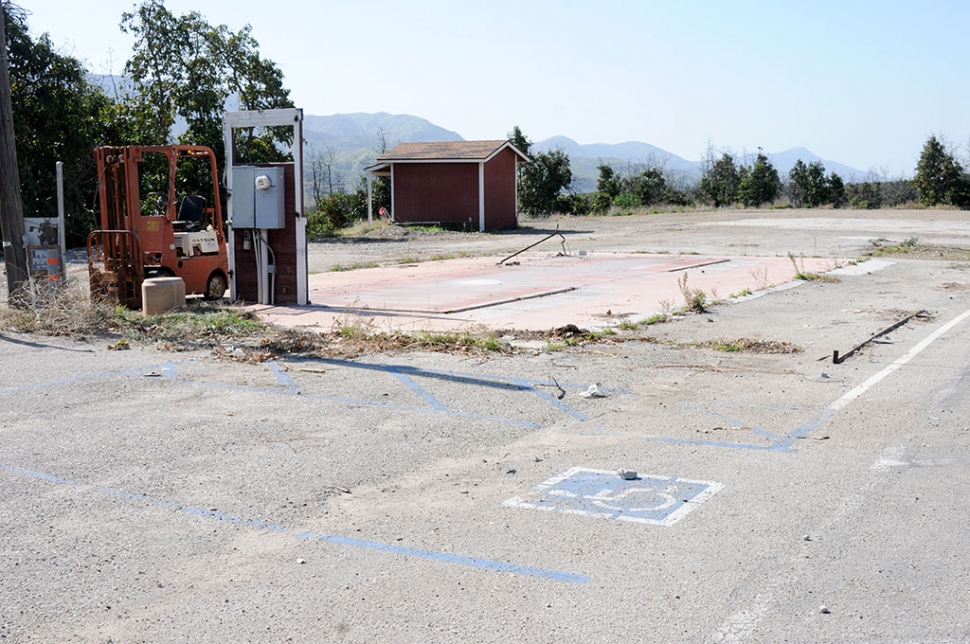 Francisco’s Fruits, formerly located at 1782 East Telegraph/Hwy 126, has closed. The stand opened in 1983 and was located 3-miles east of Fillmore. An empty lot now sits where the popular stand once stood.