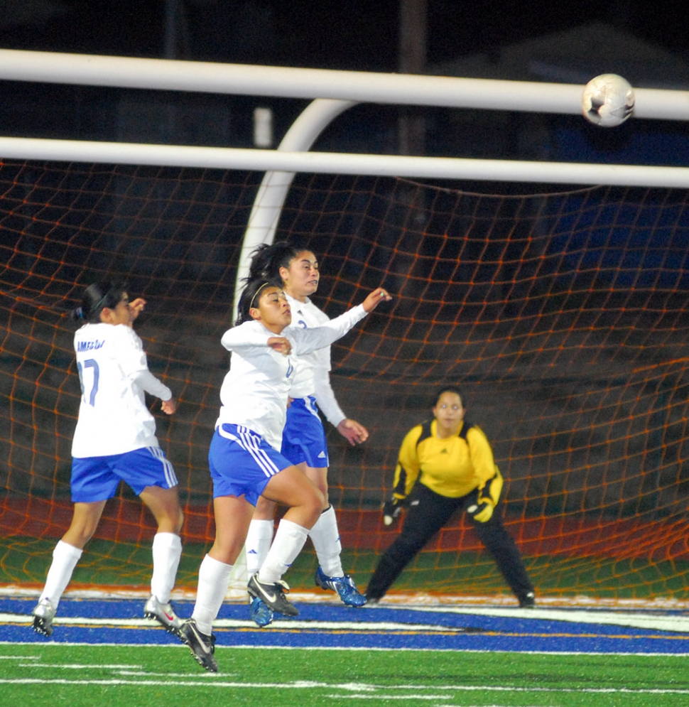 Fillmore’s defense tried their best to keep the ball out of the goal. Fillmore lost 0-5. Fillmore plays Oaks Christian on Friday, January 29.