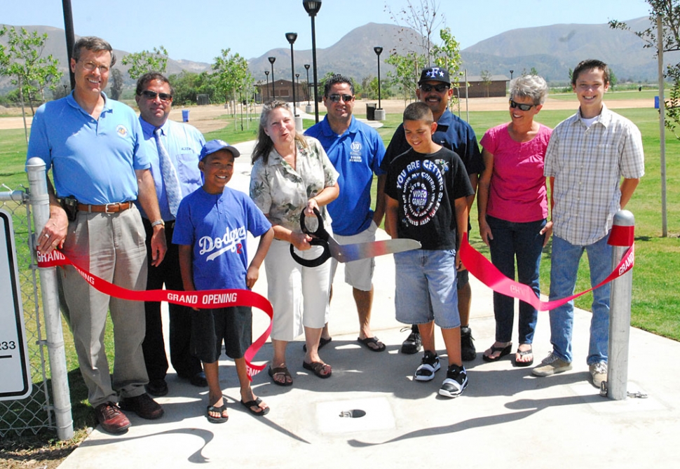 From left, Public Works Director Bert Rapp, Glen Hille, P.E., AECOM, Program Manager, Joshua Sandnal, Fillmore
Mayor Patti Walker, Alfonso Romero, David Lugo, Camilla Conaway, and Jonathan Richmond, celebrate the grand opening of our new, 21-acre, Two Rivers Park.