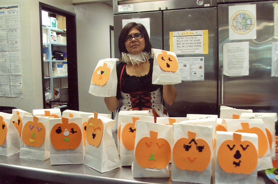 Come join Toni, Sr. Nutritionist (pictured above), and her helpers create holiday craft items for seniors
who are homebound, receiving meals-on-wheels, or otherwise unable to join in the daily programs at the
Fillmore Senior Center. Bring your holiday craft ideas with you. Call Toni or Rita at 524-3756 for craft days
and times. The holiday pumpkin bags were a delight to the homebound seniors.