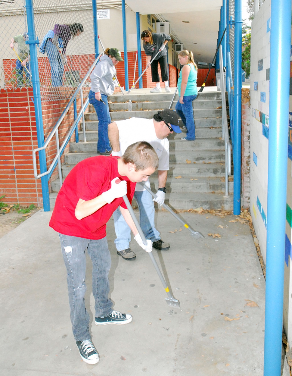 The event drew about 130 participants of the Walt Disney Corporation’s “Give a Day – Get a Day” community service campaign where preregistered participants can earn a Disneyland Pass for participating in community service at a predetermined service site.  Many of the “Give a Day – Get a Day” participants were from out of town from as far away as Bakersfield, Thousand Oaks and Valencia.  The remaining estimated 40 – 50 participants were local students and community members.  January is also National Mentoring Month so the event fit perfectly with the Big Brothers- Big Sisters Mentoring Program.  In fact, a number of mentors were observed working with their mentees at the event.