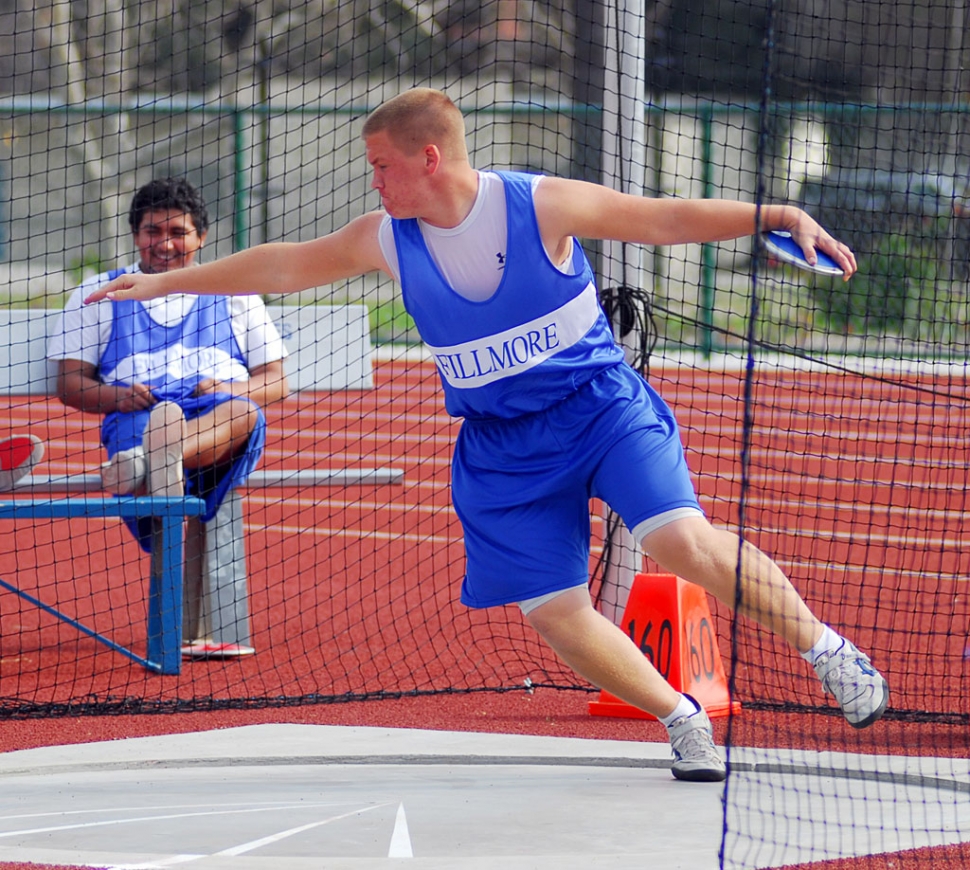 Cody Jackson throws the discus during last week’s meet against Santa Paula.