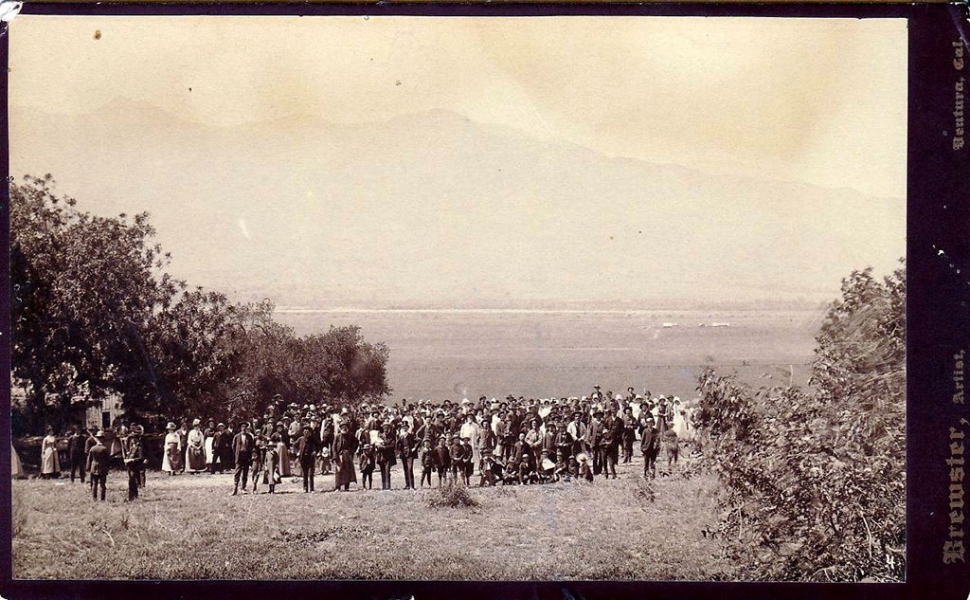 A gathering held in Bardsdale in 1890. The crowd is looking across the Santa Clara River towards Fillmore. 
