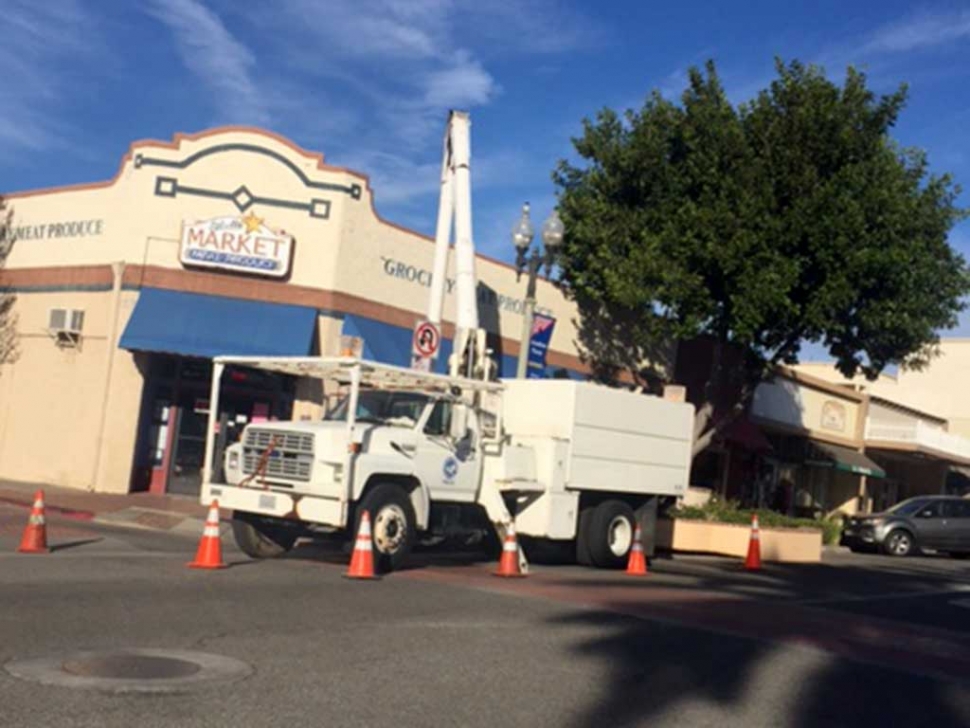 Remember the Christmas trees that use to line Central Avenue at the holiday season? Well, they’re back! Local clubs and Fillmore residents will be decorating the Christmas trees this weekend, just in time for the 14th Annual Christmas Parade, Saturday, December 5th, at 1:00pm