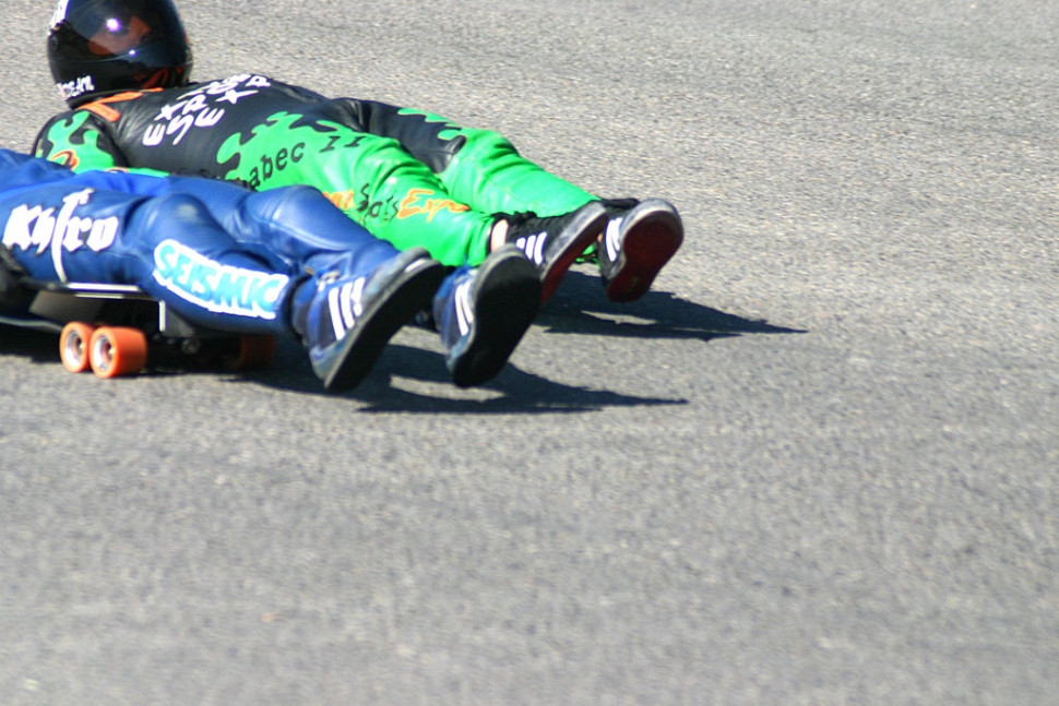 Close up of how close the racing is. Conaway leading Dean by inches after 1 mile of racing.