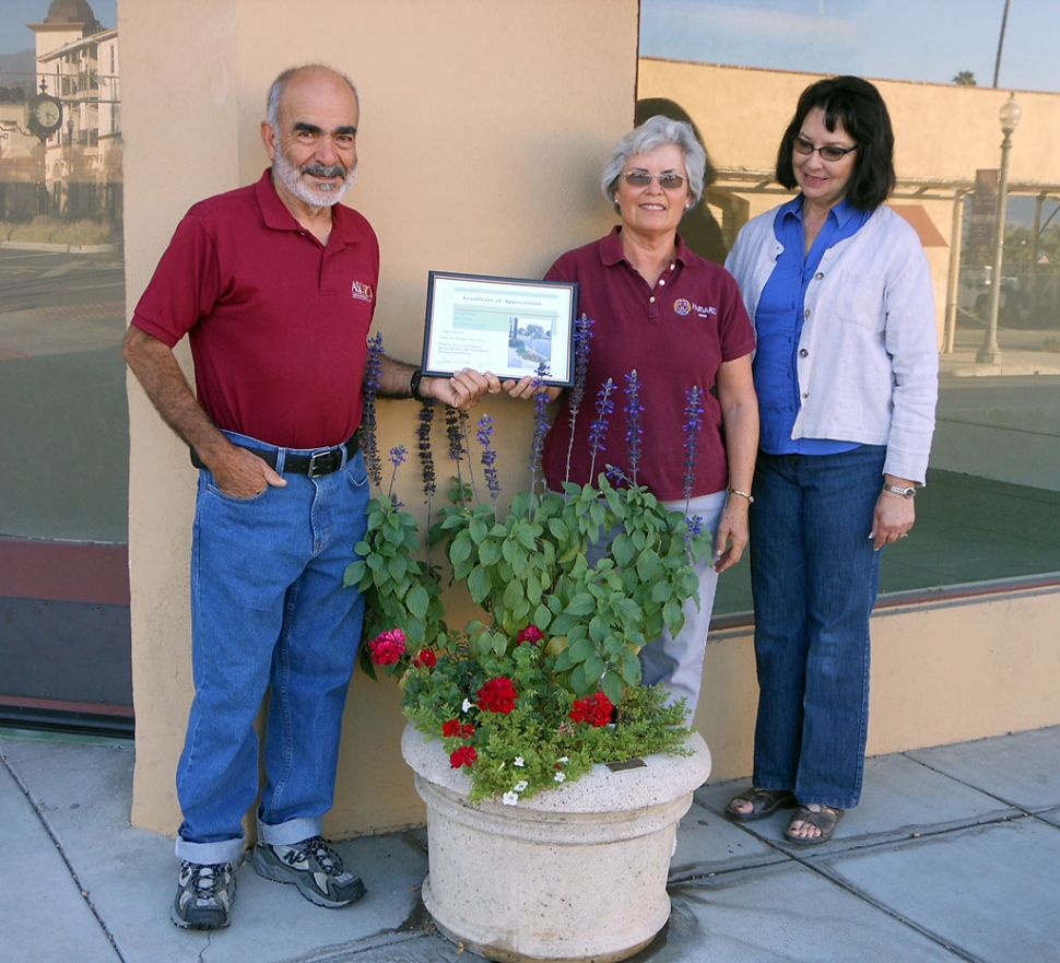 (l-r) John & Carmen Zermeno and Civic Pride Committee member, Linda Nunes.