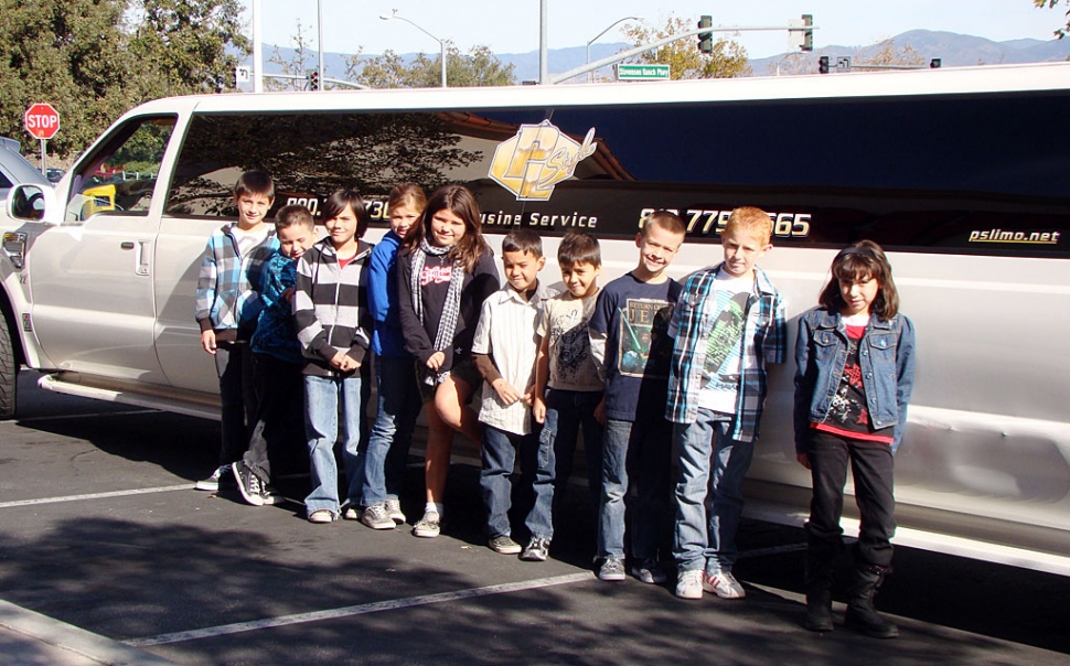 San Cayetano students who worked hard at fundraising earned the “Limo Lunch” Prize. They rode in the limousine to Valencia and enjoyed lunch and game playing at Chuck E Cheese.