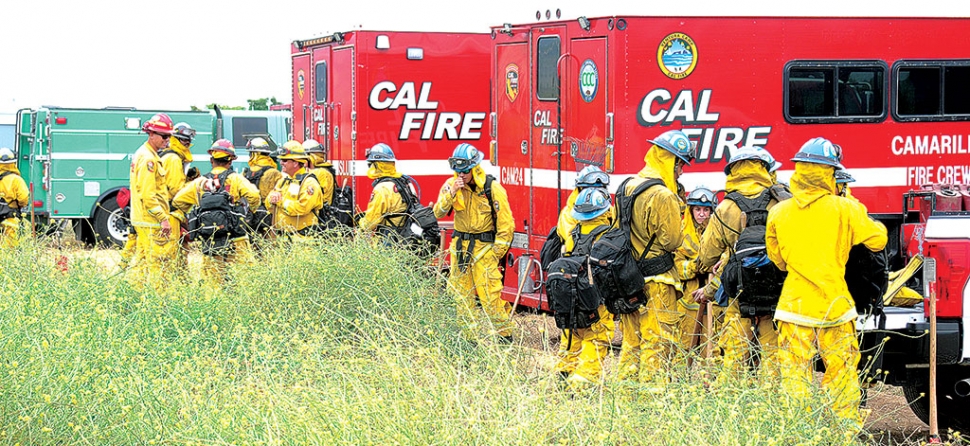 A controlled burn will be executed in Fillmore on Thursday, June 4th from noon to 5pm. The Ventura County Fire Department is planning to do a live fire training near the Water Reclamation Plant on west River Street. A total of 2.8 acres has been approved for the burn by the Ventura County Air Pollution Control District (CAL). Both CAL and Ventura County Fire will be participating. Residents should be aware that they may see smoke, flames or even helicopters and other equipment between Sespe Creek, the Santa Clara River, and Highway 126. Above is a photo of a live fire training that took place last year in Fillmore.