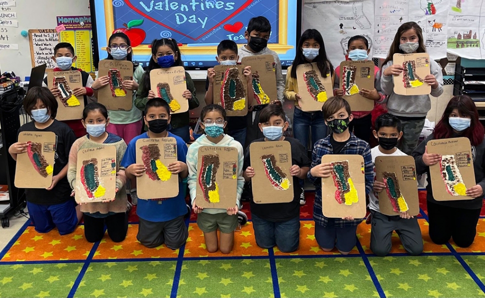 Pictured is Mrs. Myers’ 3rd grade Mountain Vista class as they demonstrate Social Studies Standard 3.1., in which students describe physical and human geography, and use maps, tables and graphs. Photo courtesy https://www.blog.fillmoreusd.org/mountain-vistawildcats.