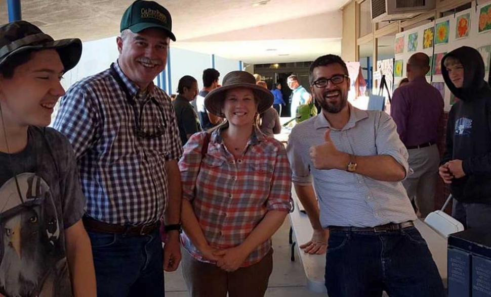 On Thursday, April 20th, students, families and teachers gathered at Fillmore High School for Open House and 8th Grade Parent Orientation. FHS clubs, school organizations and teachers set up tables to provide information to parents and students. 