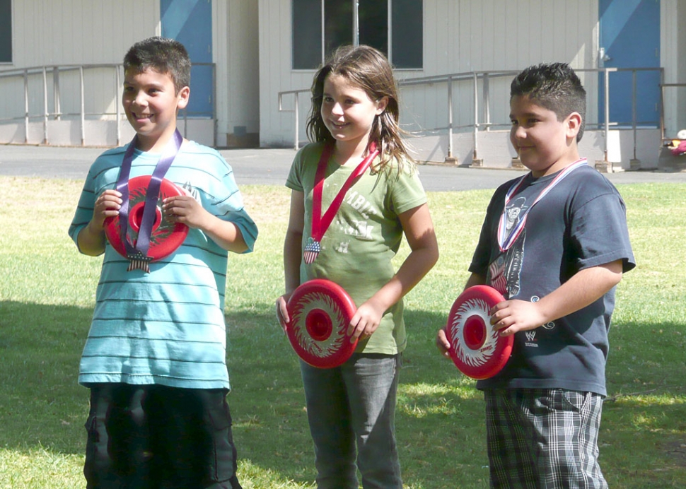 Fifth grade Frisbee champs.