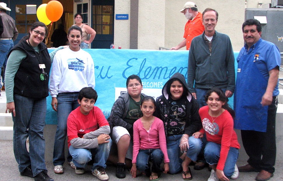 Picture left to right: 5th Grade Teacher – Ms. Cornejo, 5th Grade Teacher – Mrs. Silva, students: Gildardo Sandoval, Victor Prado, Kathy Castañeda, Shyann Villanueva, Anissa Ortega, Principal Richard Durborow, El Pescador owner Chuy Ortiz.