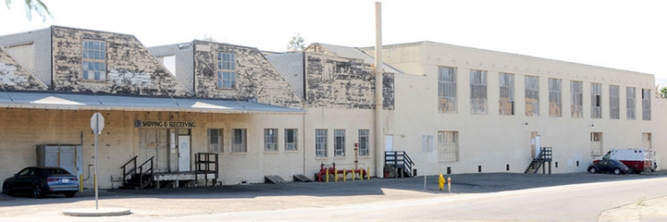 Above is the old citrus packing house located at the corner of Sespe Avenue and A Street. After the former owner's long battle with the City of Fillmore, on December 13th it was announced that it was sold for $1,420,000.