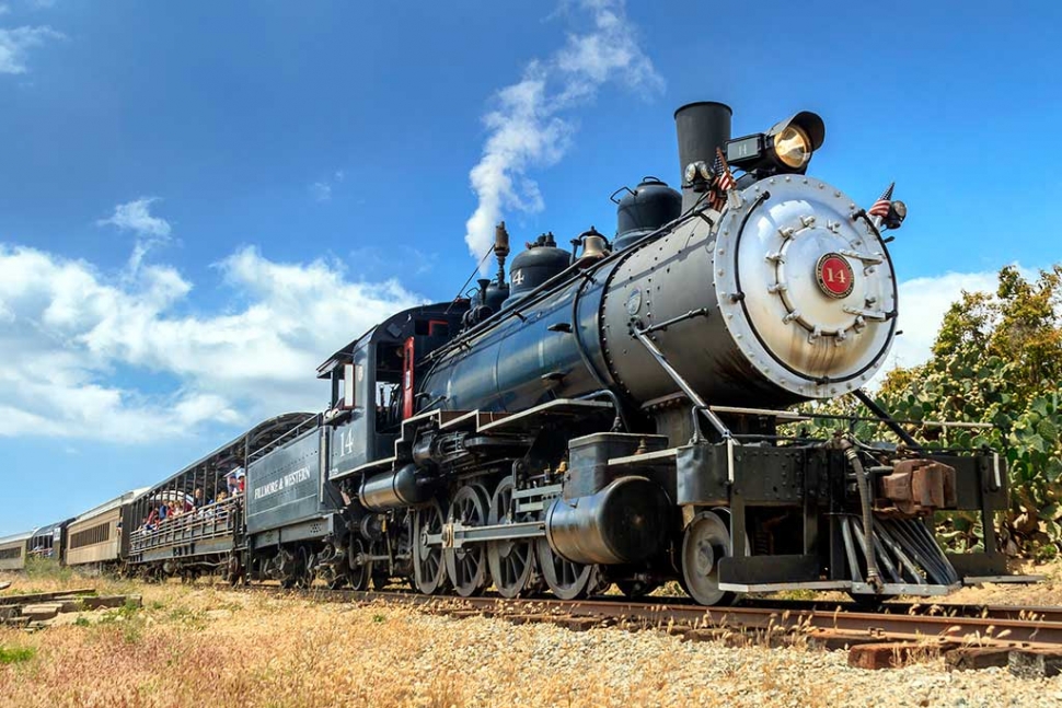 Photo of the Week "Steam engine train rounding curve" by Bob Crum. Photo data: Canon 7DMKII camera, ISO 200, Tamron 16-300mm lens @18mm, aperture f/7.1, 1/320 second shutter speed.